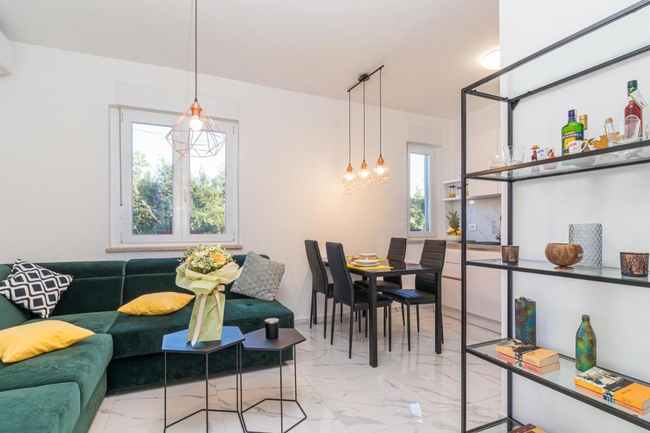 Three Waves Apartment New Pula Exterior photo